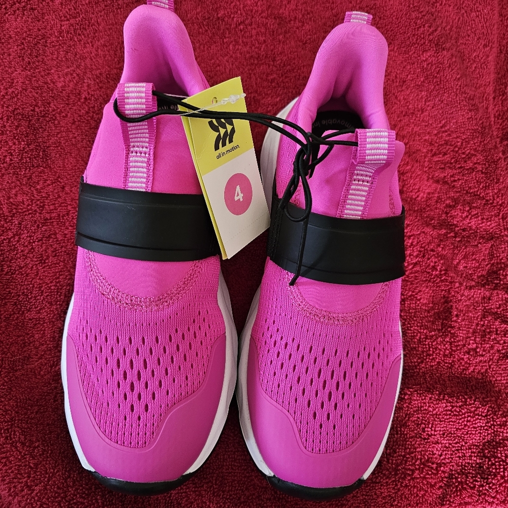 NWT. Girl's Pink Athletic Shoes. Size:4.